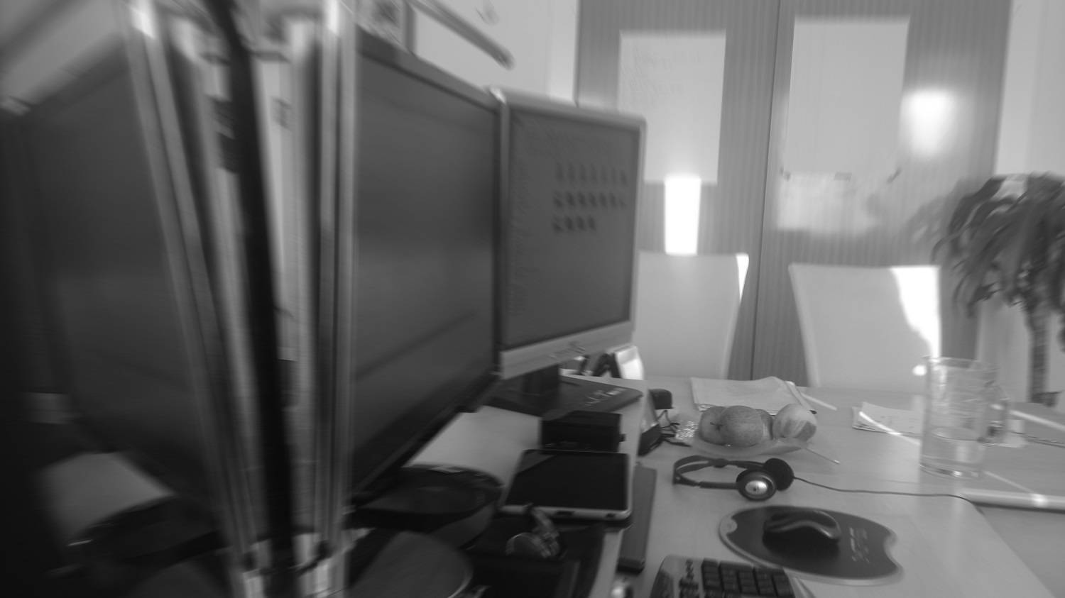 Professionelle Software-Entwicklung Workspace - Team-Arbeitsplatz mit modernen Entwicklungstools, Angular, ASP.NET Core, Azure